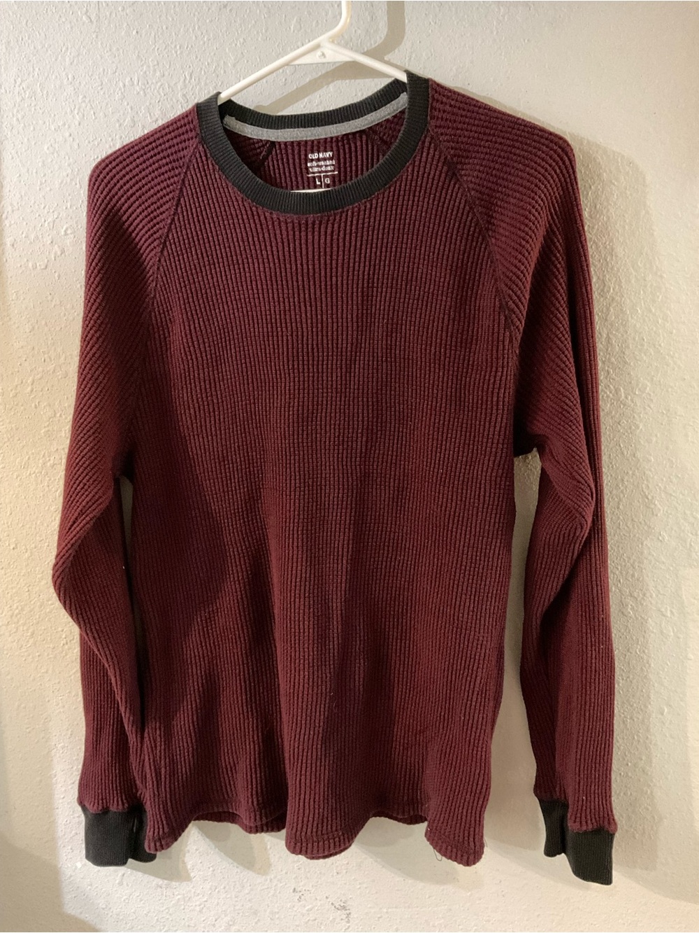 Old Navy Men’s Maroon Thermal Crewneck Sweater with Black Trim